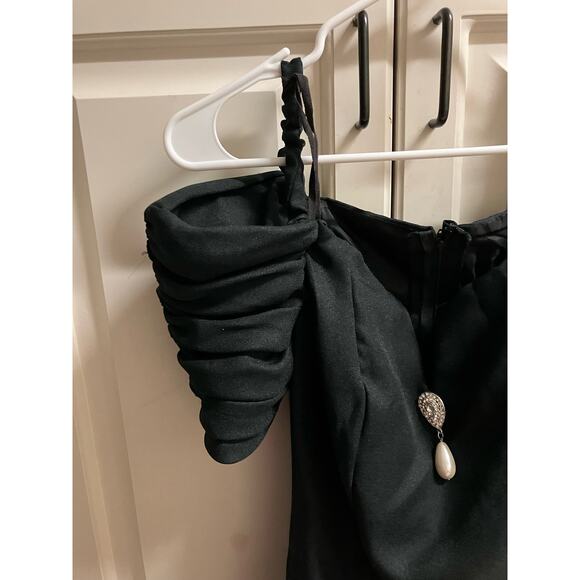 Chic Black Off-Shoulder Maxi Dress - Picture 6 of 6